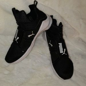 Super lightweight comfortable sneakers lace free